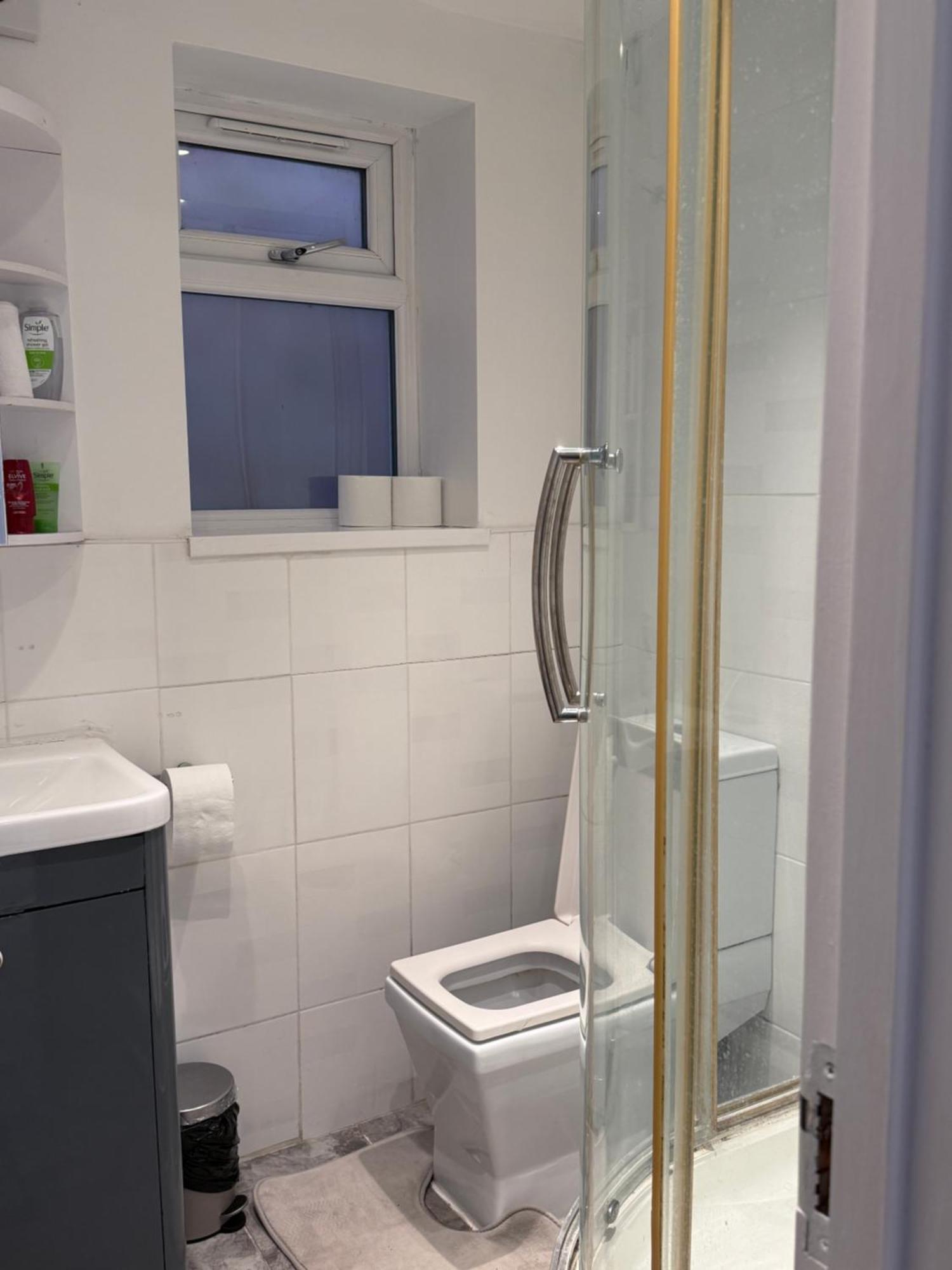 Cosy Guest Suite, West London Гаунслоу Екстер'єр фото